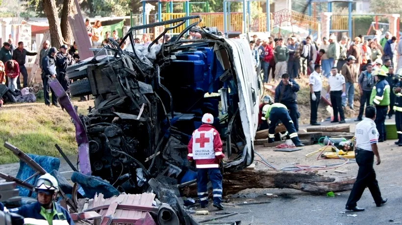 26 DE MORȚI în urma unui accident de autocar în Mexic