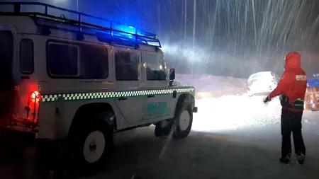 Turist polonez, accident de snowmobil în Munții Parâng. În zonă ninge și vizibilitatea e redusă, dar salvamontiștii speră să ajungă cât mai repede la el