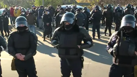 Proteste și zeci de mascați, în ziua alegerilor prezidențiale din Republica Moldova