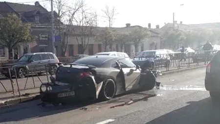 Nissan Skyline GTR, distrus în urma unui accident în Timișoara. Două persoane au fost rănite
