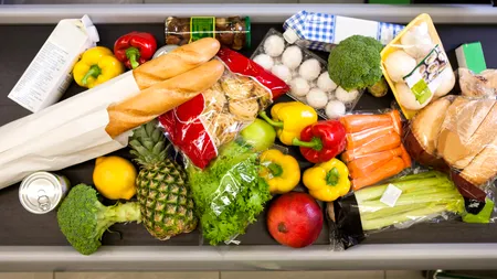Tabelul prețurilor la alimente în luna august. Consiliul Concurenței: Ieftiniri cu până la 49%