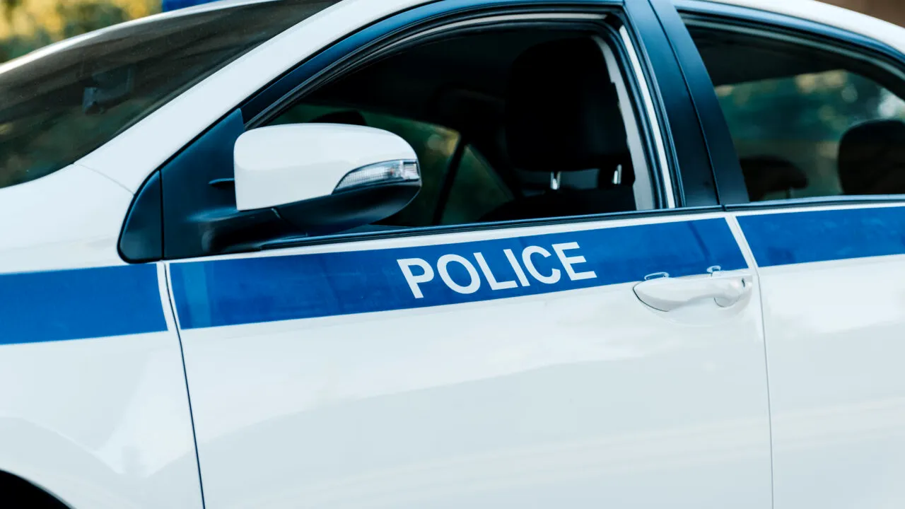 Amendă de 200 de euro în această țară frecventată de români, pentru o banală greșeală care implică suportul pentru telefonul mobil din mașină