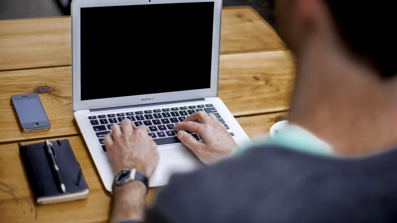 JOB-URI. Care este locul de muncă vedetă al lunii aprilie. Ce au căutat oamenii pe platformele de recrutare