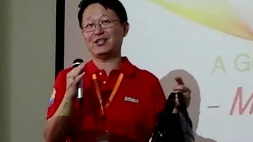 VIDEO - „Magicianul din Taiwan: ce poate să scoată acest om din geanta diplomat