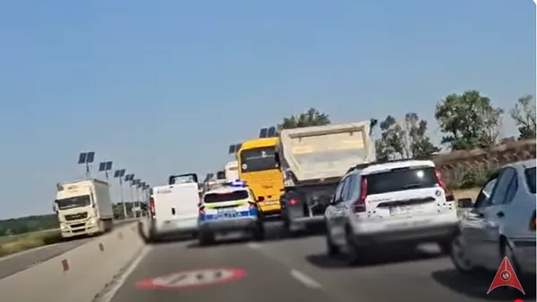 ACCIDENT grav la Mihail Kogălniceanu din Constanța. O mașină de poliție implicată în coliziunea cu alte autoturisme / A intervenit și un echipaj SMURD