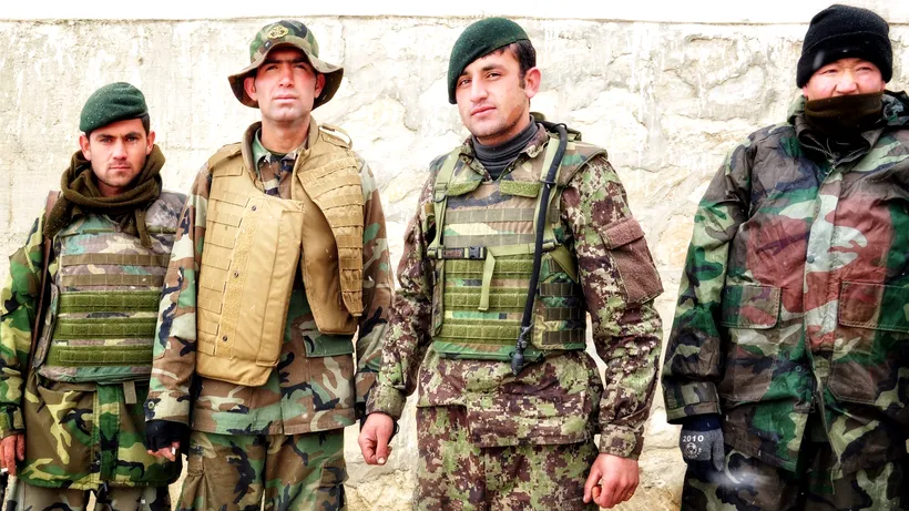 Talibanii îi amenință pe cetățenii din Afganistan care au lucrat ca translatori pentru trupele NATO: „O să vă omorâm pe toți, băieți”
