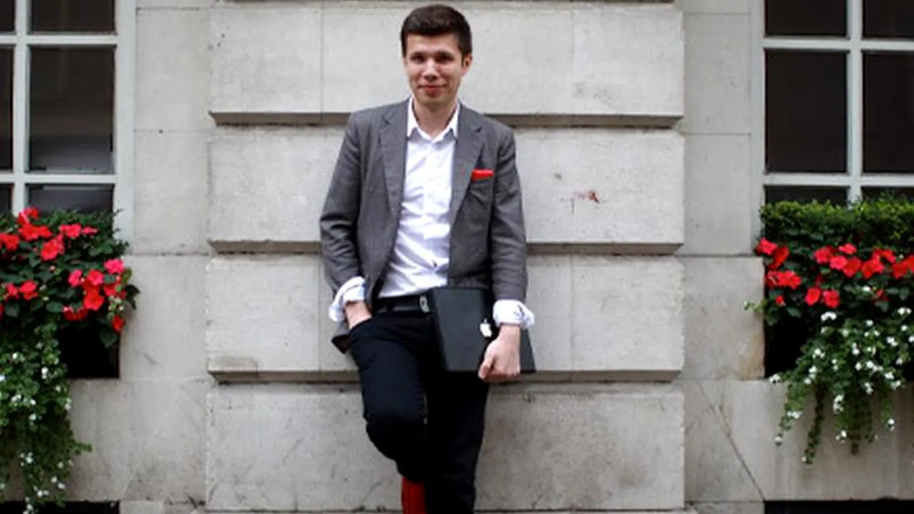 Românul de 28 de ani care conduce o companie de 50 milioane de lire și stă cu chirie