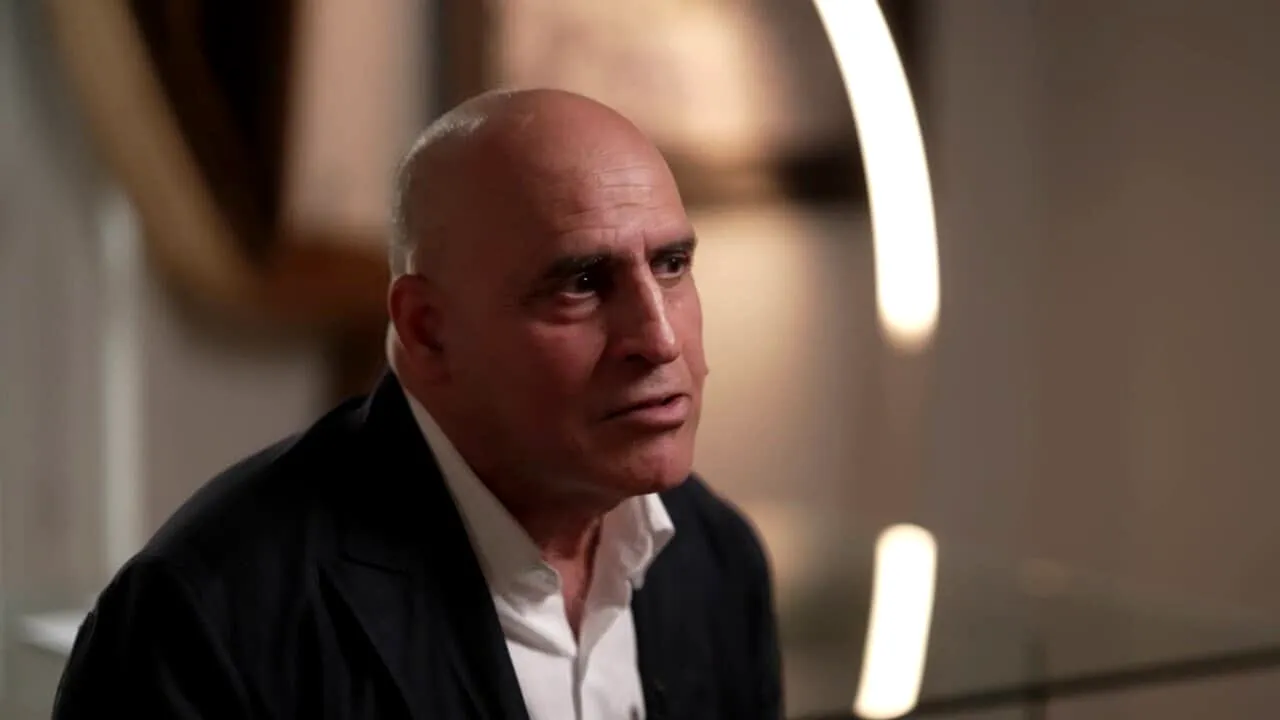Bărbatul acuzat că l-ar fi ajutat pe Jeffrey Epstein să recruteze femei a fost găsit mort