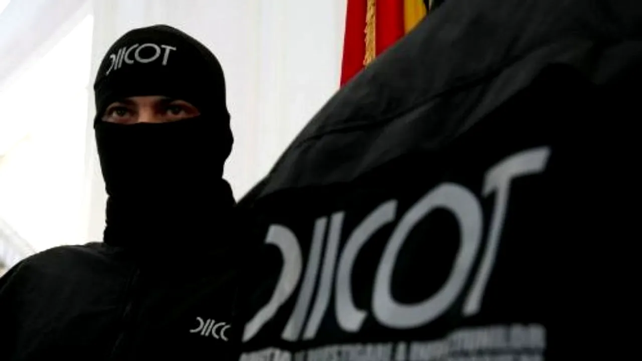 DIICOT a destructurat o rețea de trafic de minori și proxenetism. 13 persoane au fost reținute și duse la audieri
