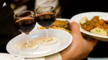 Ce a găsit clienta unui restaurant celebru din Cluj într-o farfurie cu mâncare. „Putea să provoace PROBLEME grave”
