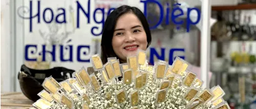 Un vietnamez i-a făcut cadou unei femei un buchet de ''flori din aur'' în valoare de peste 300.000 de dolari