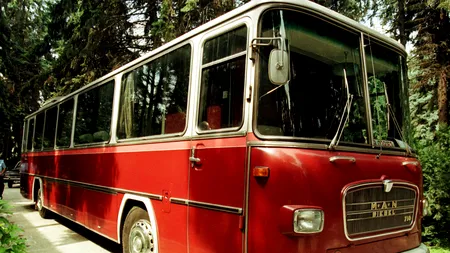 Bun venit în Laloșu, comuna unde primarul a vândut un autobuz la fier vechi ca să plătească salariile. 