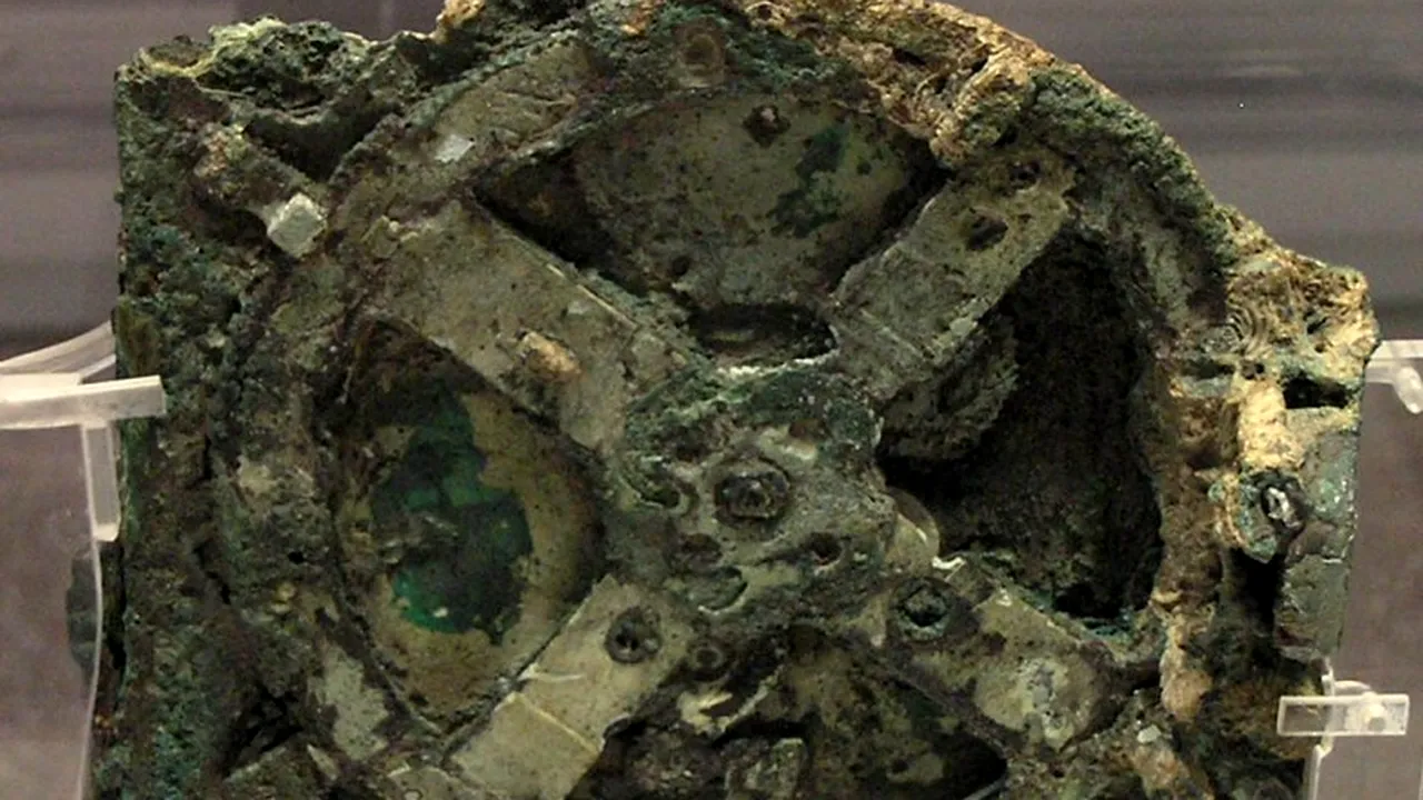  Mecanismul din Antikythera . Cercetătorii pornesc din nou pe urmele 