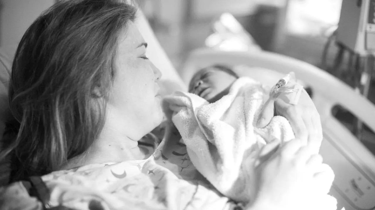 Ce se întâmplă cu copiii născuți din mame care sunt infectate cu coronavirus. Adevărul a ieșit acum la iveală