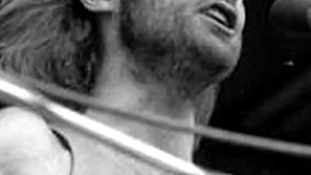 Un cunoscut cântăreț de folk, acuzat că ar fi avut relații intime cu o minoră