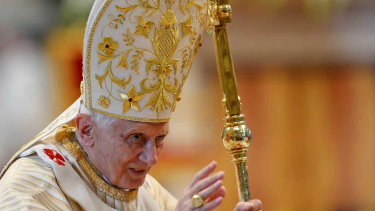 PAPA BENEDICT al XVI-lea și-a anunțat demisia. Cum va fi ales noul Suveran Pontif