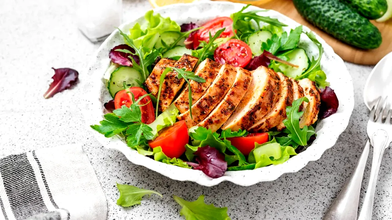 Ce să mănânci seara fără să te îngrași. Idei de preparate delicioase, cu puține calorii