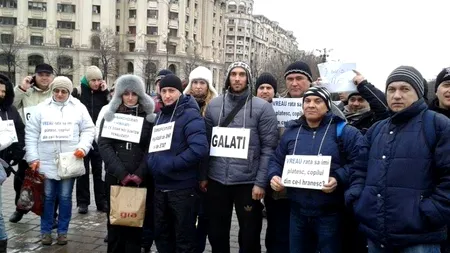 Circa 1.500 de români cu credite în franci protestează în Piața Constituției: 
