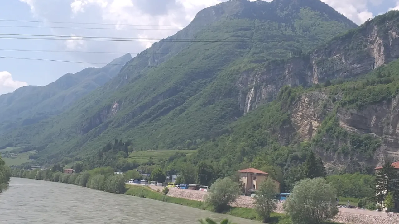 Ofertă de nerefuzat pentru italieni. 100.000 € pentru achiziția și renovarea unei case abandonate în Trento