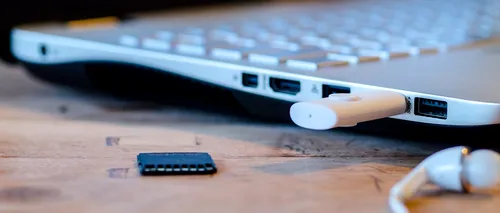 Motivul pentru care mufa USB a fost gândită să se conecteze într-o singură poziție
