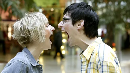 SĂRBĂTORILE, o perioadă NOCIVĂ pentru cupluri. Ce situații pot genera TENSIUNI între parteneri