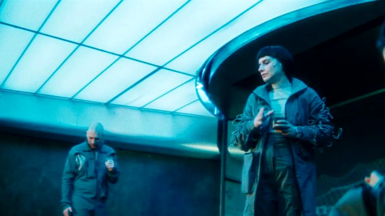 Premieră la Teatrul EXCELSIOR | Regizorul Bobi Pricop, despre o călătorie fascinantă  pe ”Solaris”: ”Devenim și noi vizitatori ai planetei, nu doar observatori”