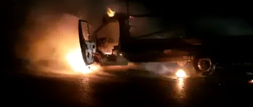 VIDEO | O camionetă a luat foc pe Autostrada București-Pitești și a ars în întregime. Traficul auto a fost blocat pe sensul spre Capitală