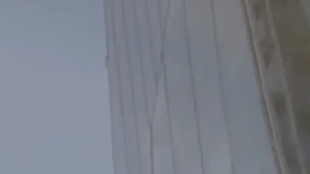 Alpinism pe un zgârie-nori: Un bărbat s-a cățărat, fără măsuri de siguranță, pe cea mai înaltă clădire din Londra - VIDEO
