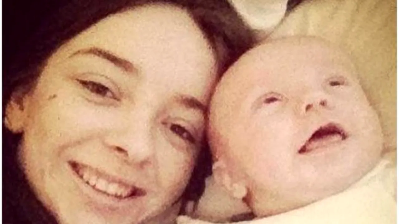 O tânără a născut un băiețel, deși nu a știut nicio clipă că este însărcinată. Cum arăta burta viitoarei mămici în ultima lună de sarcină