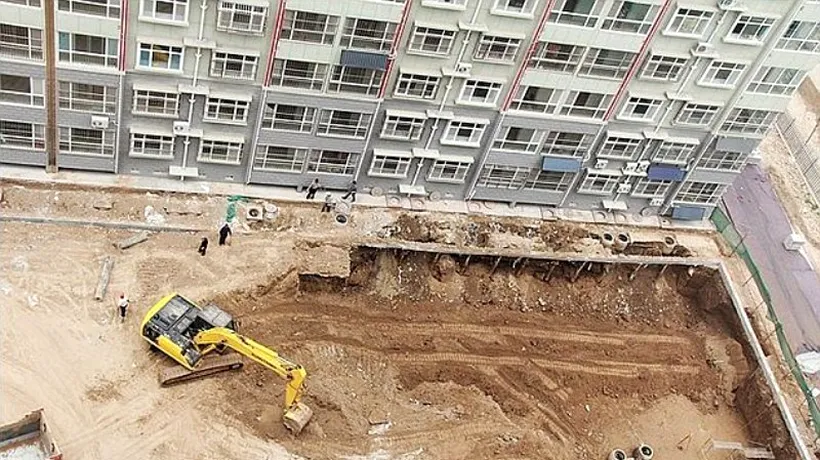 IMAGINEA ZILEI: Cum construiesc chinezii o parcare subterană, după ce au dat blocul în folosință
