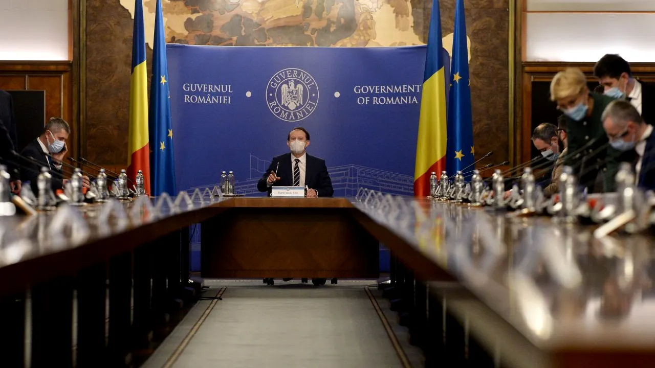 Concediul şi indemnizaţia lunară pentru creşterea copiilor, pe ordinea de zi a Guvernului. Care sunt deciziile pregătite de Executiv