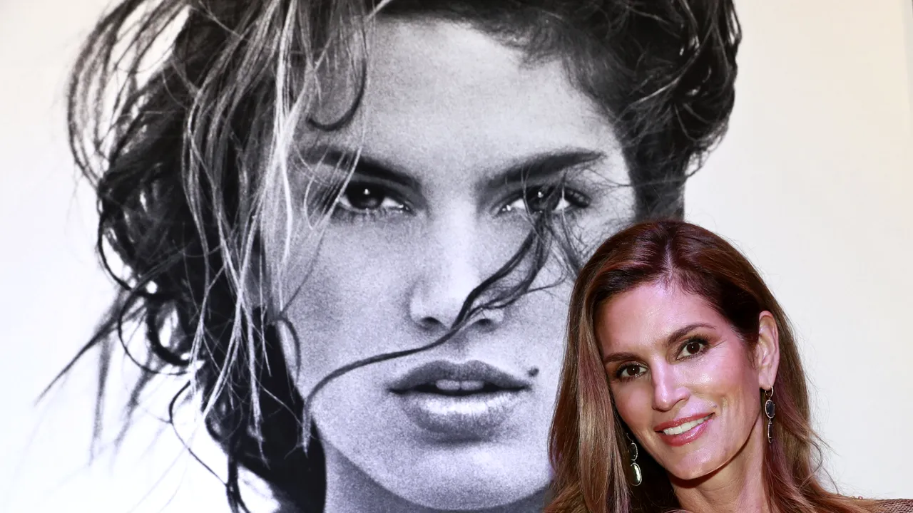 Cindy Crawford, schimbare spectaculoasă de Halloween