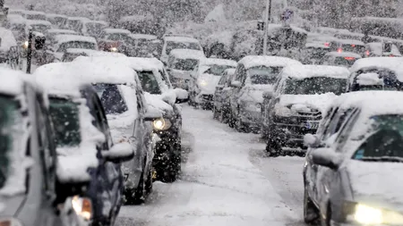 Continuă să NINGĂ în mai multe zone din țară, unde și drumarii sunt nevoiți să intervină pentru a curăța șoselele