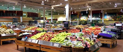 Motivul pentru care rafturile cu fructe și legume sunt amplasate la intrarea în supermarketuri. Care e strategia SECRETĂ, de fapt