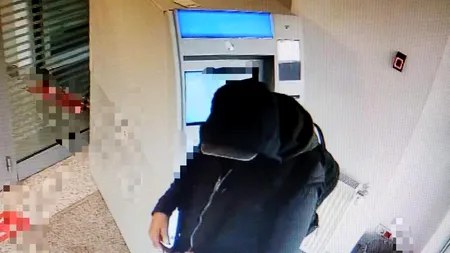 FOTO-VIDEO. 240.000 de euro falși, încărcați în bancomatul unei bănci. Cum au reușit suspecții să păcălească sistemele de securitate
