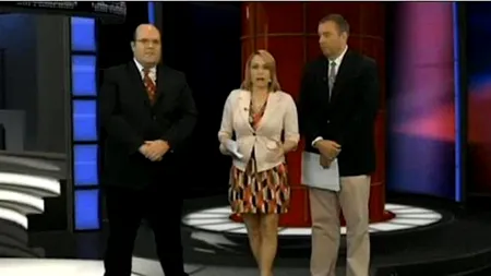VIDEO. Capcanele prompterului. Cum a ajuns o prezentatoare TV să se ceară de nevastă în direct