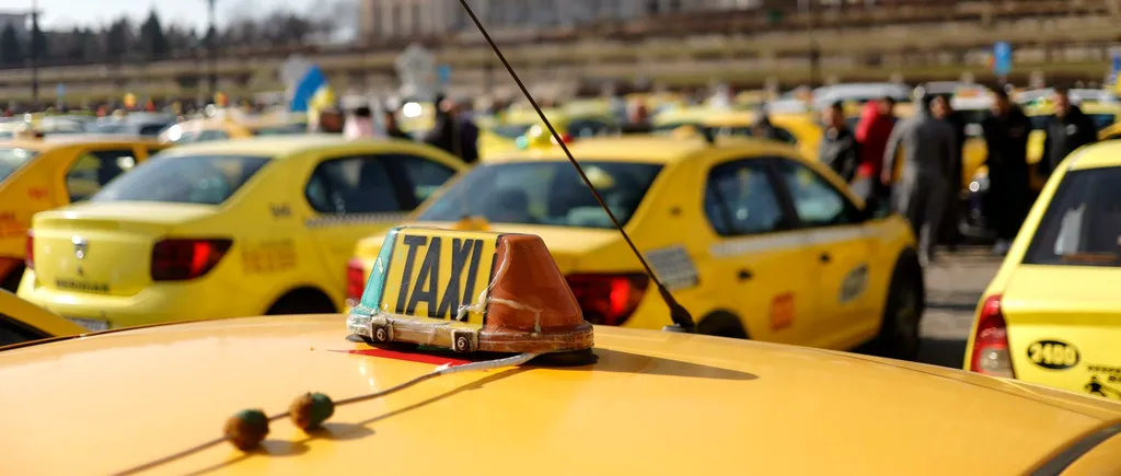 Sute de taximetriști protestează în Piaţa Constituţiei şi Piaţa Victoriei / Cer modificarea legii în cazul Uber și Bolt: „Piața este sub ASEDIU”