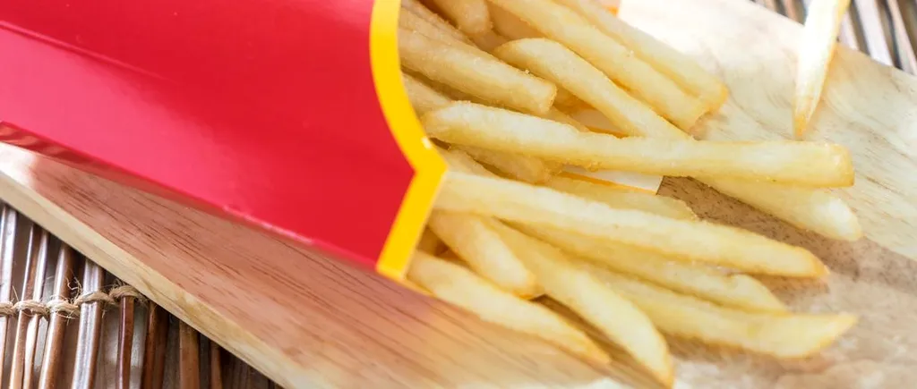 Cum sunt învățați să te păcălească angajații de la McDonald''s. Scandalul a ajuns și în România. Reacția gigantului fast-food