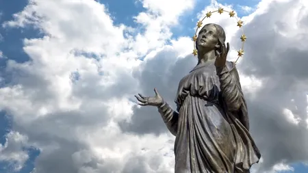 APARIȚIE MIRACULOASĂ pe cer a Fecioarei Maria, în plină pandemie de coronavirus. 