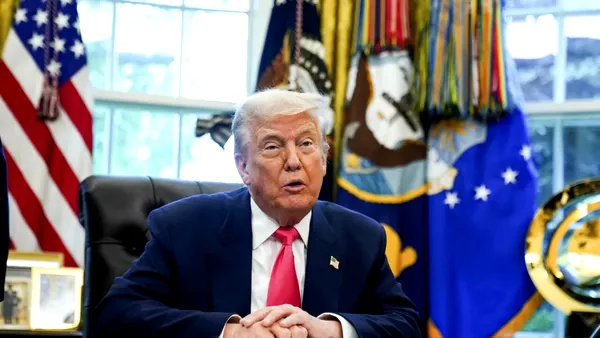 Trump a declarat că este dispus să participe chiar el la negocierile de pace cu Iranul. Armistițiul dintre SUA și Iran expiră marți