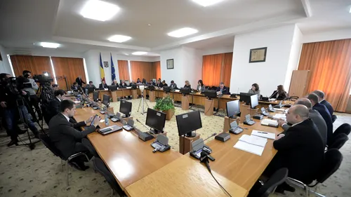 Surpriză pentru parlamentarii care anchetează bugetul lui Cioloș. Ce a apărut pe monitoare în loc de documentele comisiei
