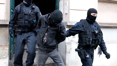 Autoritățile britanice au găsit „sediul” din București al unei grupări transnaționale de crimă organizată: „Victimele au pierdut sume uriașe”. Banii, transferați într-un portofel cripto