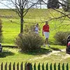 <span style='background-color: #2c4082; color: #fff; ' class='highlight text-uppercase'>VIDEO</span> Președintele Klaus Iohannis, surprins pe terenul de golf, la Pianul de Jos, într-o zi de muncă