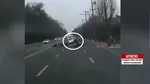 Un motociclist a MURIT, după ce a căzut într-o groapă apărută brusc în asfalt. Momentul tragic a fost filmat