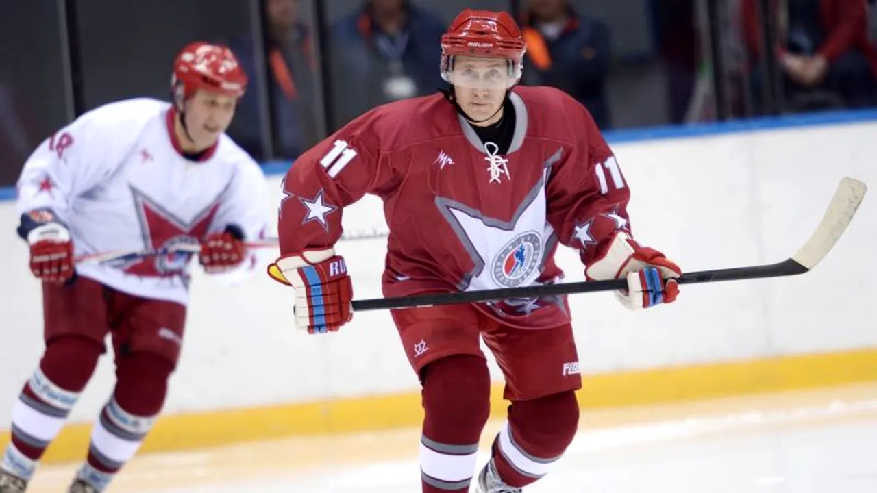 Putin și Lukașenko au jucat hochei pe stadionul olimpic de la Soci