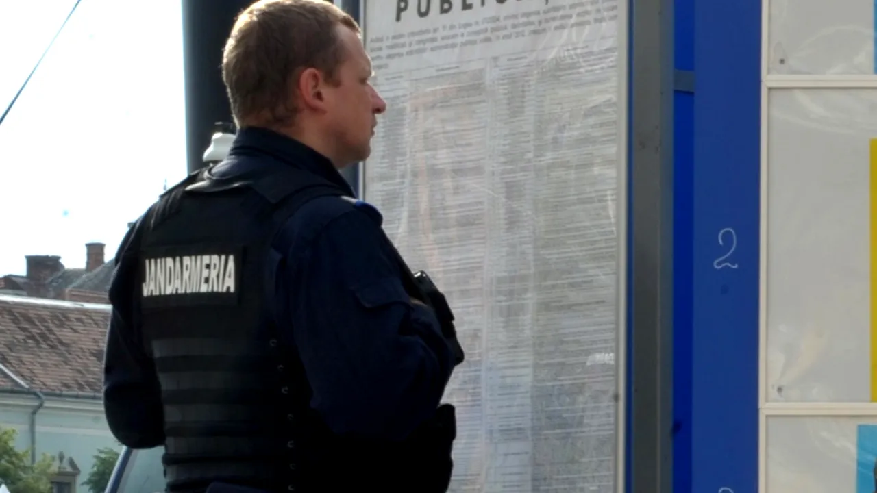 Prefectul de Suceava cere primarilor să protejeze de intemperii panourile de afișaj electoral