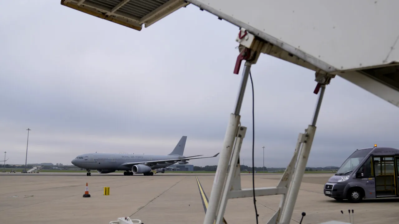 Pista celei mai mare baze aeriane din Marea Britanie s-a topit din cauza căldurii excesive. Royal Air Force a decis oprirea tuturor zborurilor