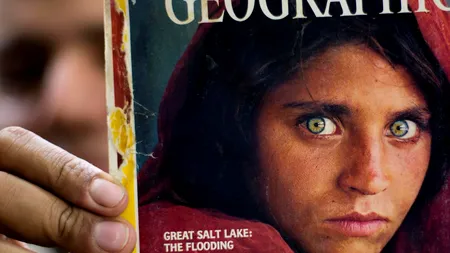 Sharbat Gula, celebra „fată afgană” a anilor '80, a primit azil în Italia