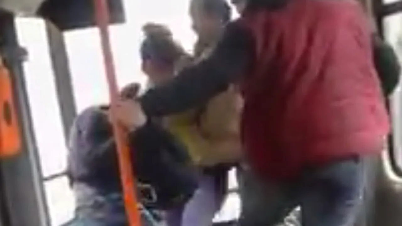 Bătaie în tramvaiul 41 din cauza manelelor