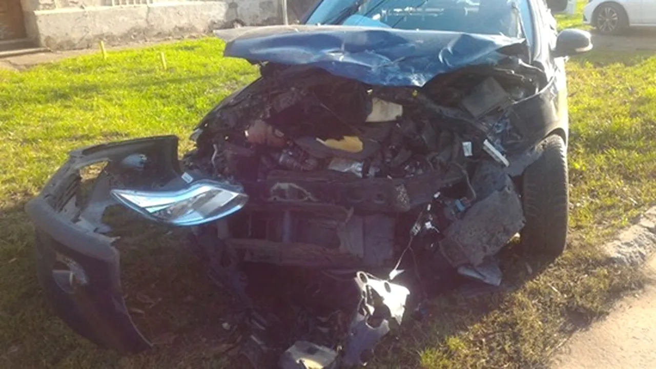 Premieră în Timișoara: pompierii, solicitați să intervină la un accident prin sistemul automat eCall. Cum funcționează dispozitivul care sună singur la 112